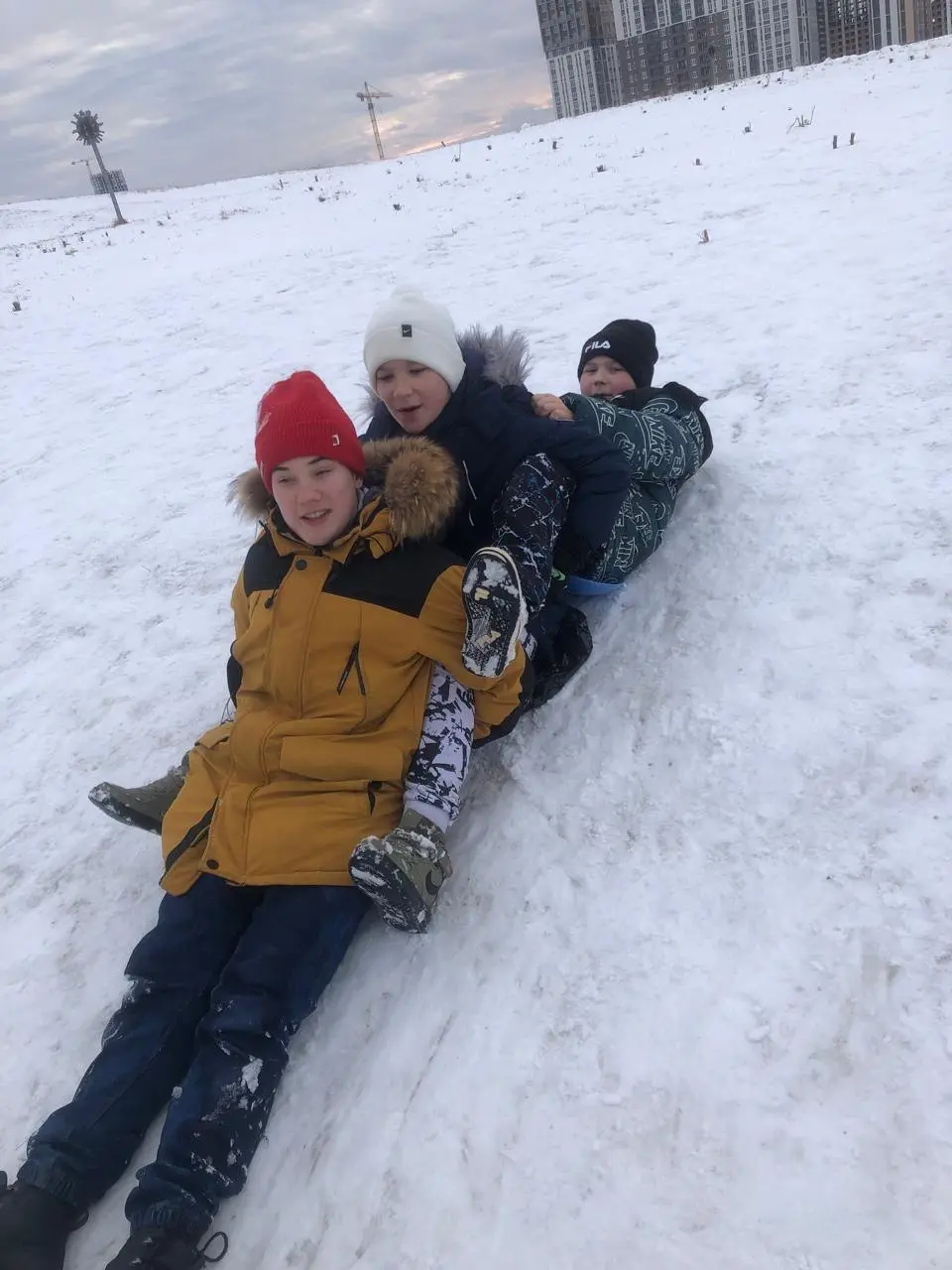 катание с горки. Фото 1